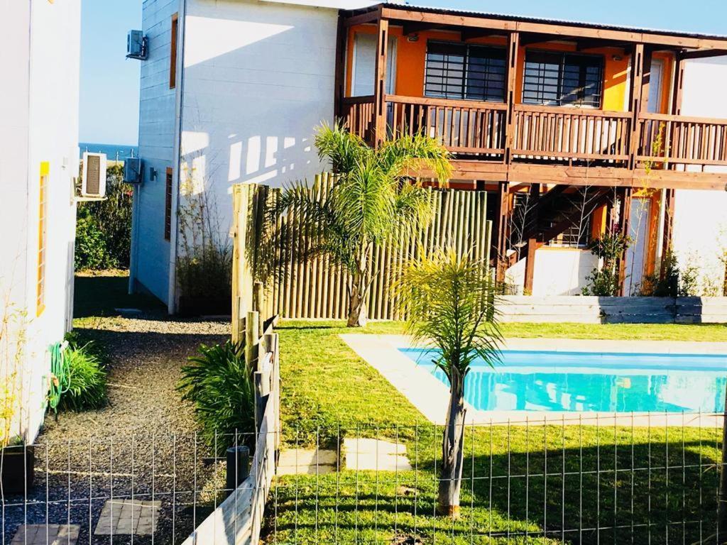 Apartamentos La Playa Пириаполис Экстерьер фото